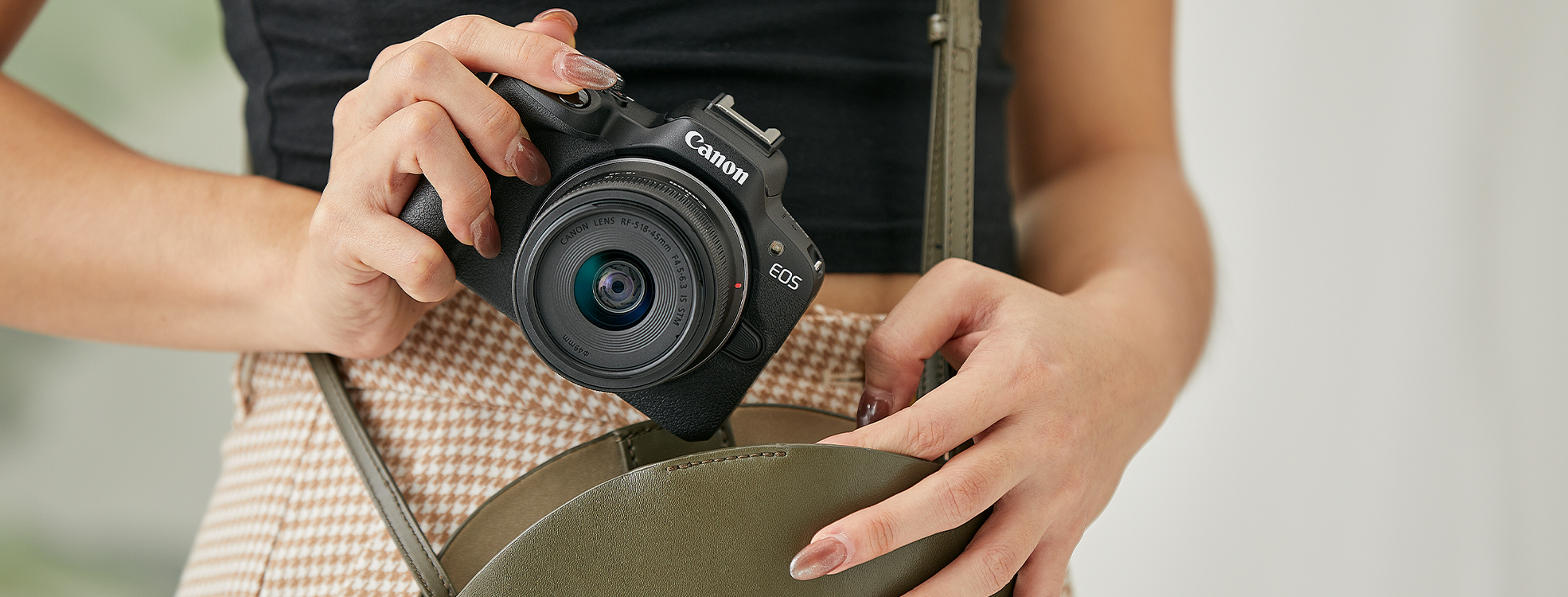 Canon R50