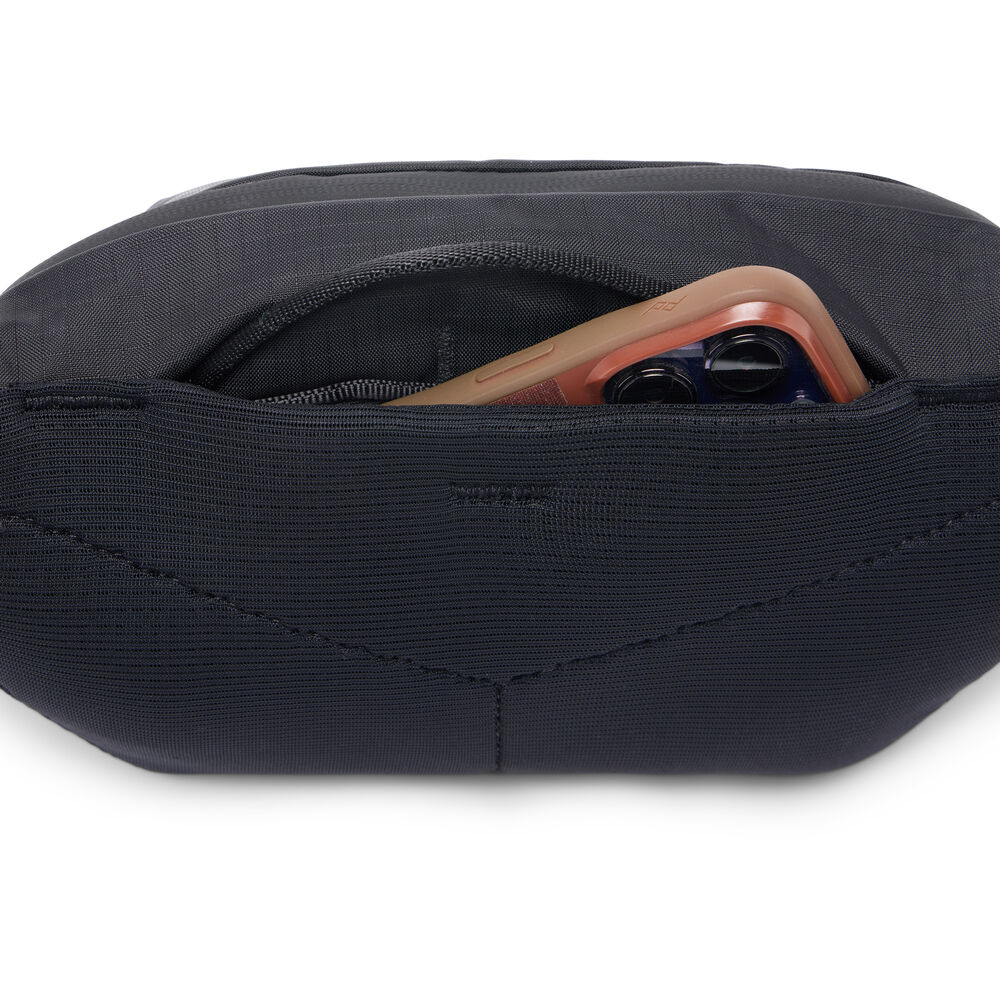Peak Design Outdoor Sling 2L Black-04 Peak Design Outdoor Sling 2L Black